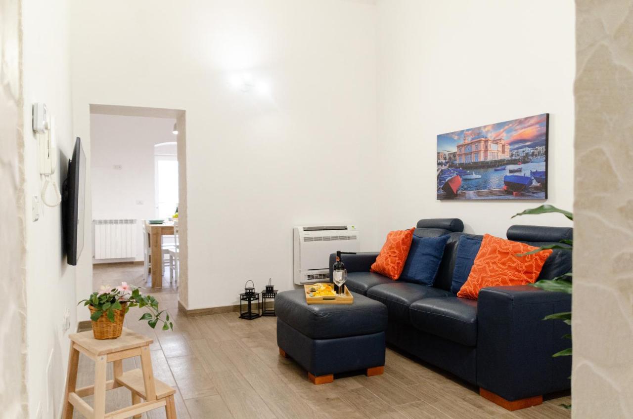 Modern Stone Apartment In The Heart Of Bari Zewnętrze zdjęcie