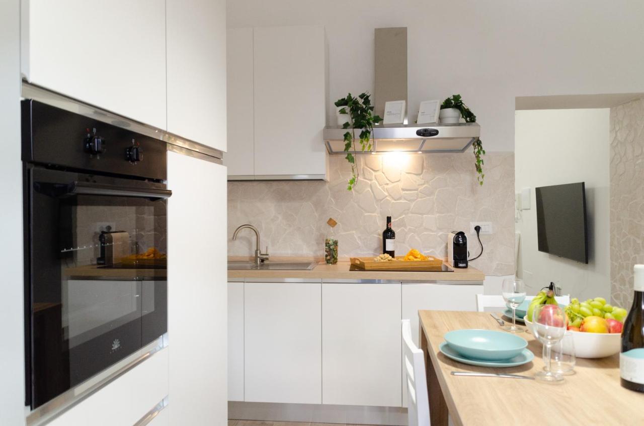 Modern Stone Apartment In The Heart Of Bari Zewnętrze zdjęcie