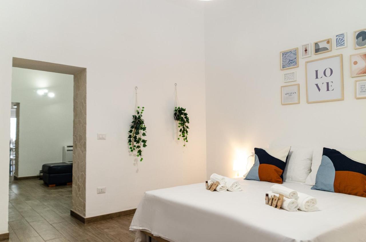 Modern Stone Apartment In The Heart Of Bari Zewnętrze zdjęcie